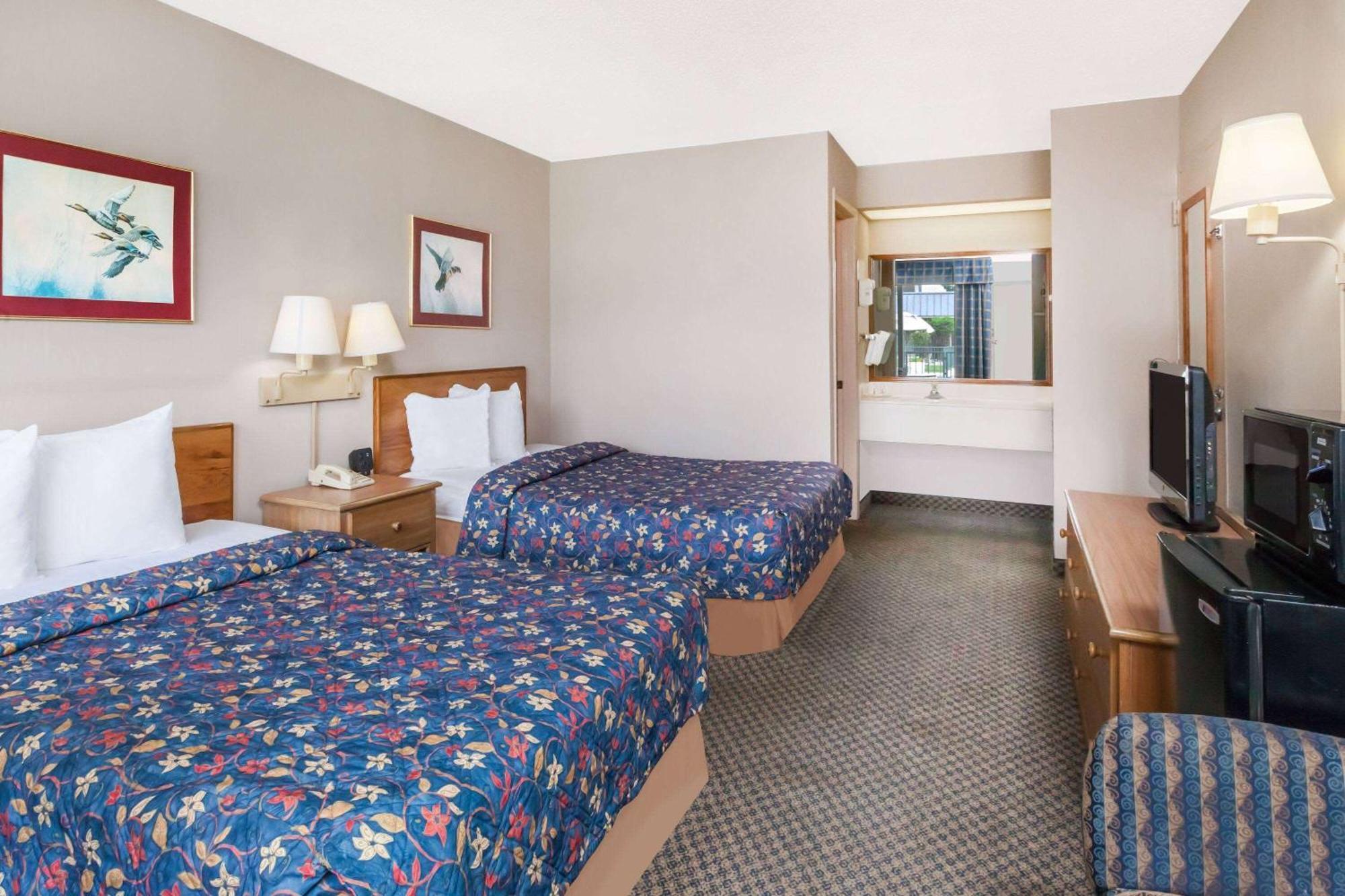 Days Inn By Wyndham Seguin Tx Екстериор снимка